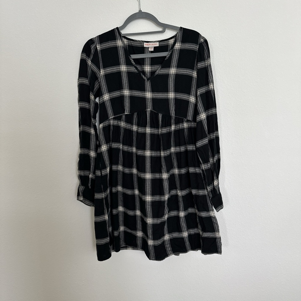 Black and White V-Neck Bishop Sleeve Sundress